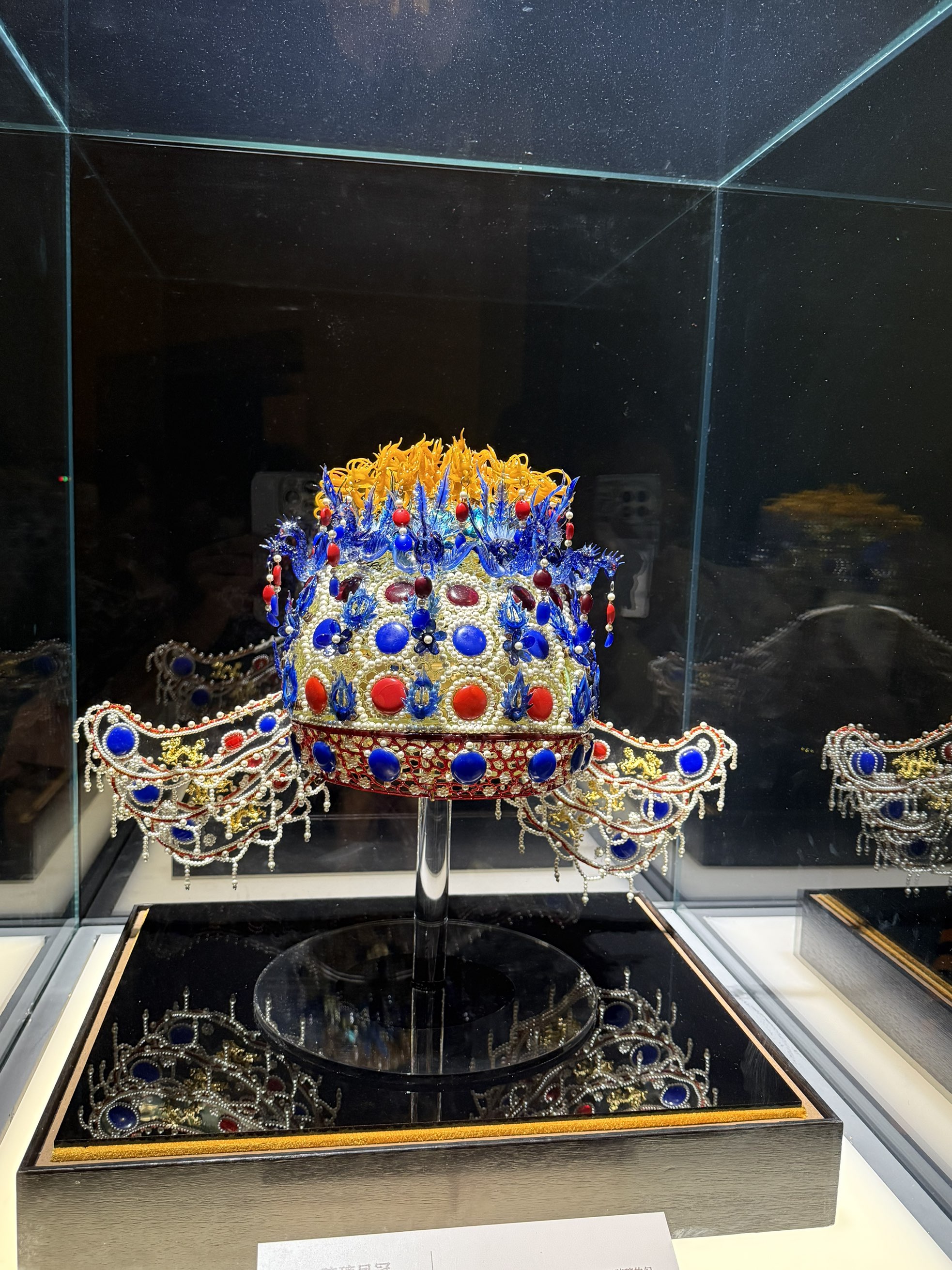 传统冠饰展示图